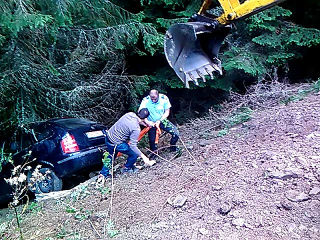 Accident dramatic in Bucegi: 4 turisti au cazut cu masina intr-o rapa. Cum au reusit sa se salveze