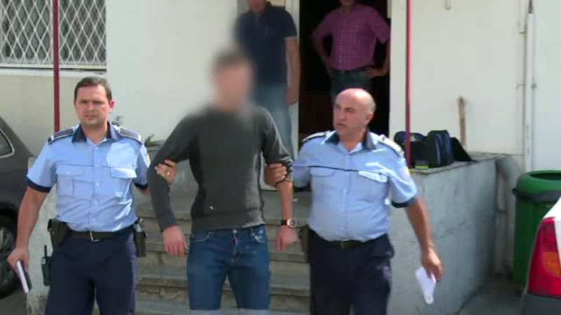 Un tanar sofer din Pitesti a fost prins conducand beat si fara permis. De ce i-a dat prietenul sau cheile masinii