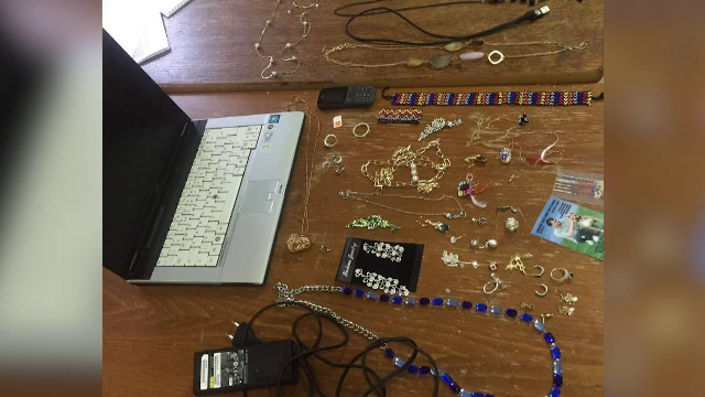 Mai multi oameni din orase aflate in vestul tarii au fost jefuiti. Pagubele facute de cei doi hoti se ridica la 50.000 EURO