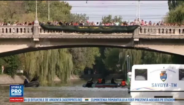 Cursa de ratuste pe raul Bega, in scopuri caritabile. O fetita de 13 ani a fost castigatoarea premiului de 1.000 de euro