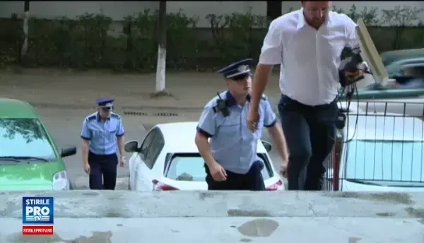 Caz revoltator la Iasi. Motivul pentru care un locatar a aruncat langa bloc o substanta toxica: un copil a ajuns la spital