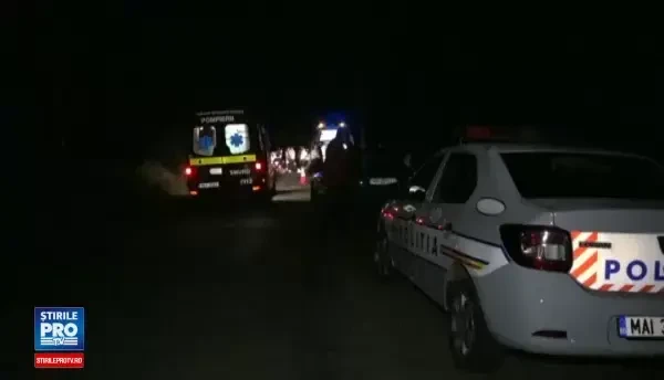 Doi tineri de 18 ani au murit dupa ce au intrat cu scuterul intr-o caruta. Impactul, atat de violent incat atelajul s-a rupt
