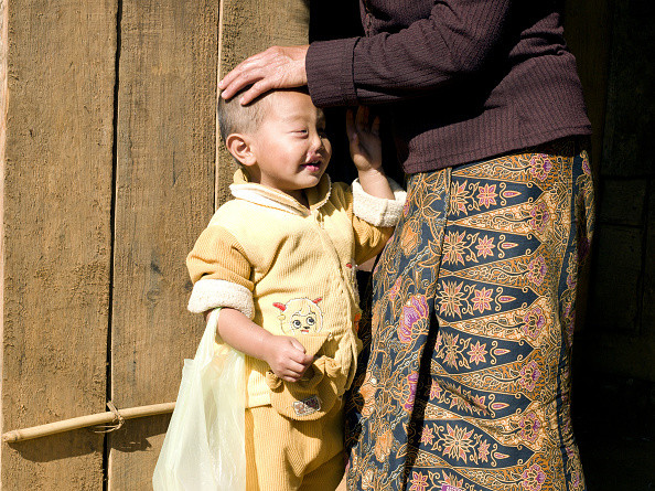 Victimele celor 80 de milioane de bombe neexplodate, lansate de SUA in Laos. Planul lui Obama pentru a opri macelul