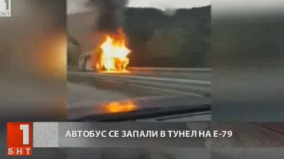 Un autobuz plin cu cetateni ai Republicii Moldova a luat foc pe o autostrada din Bulgaria. Un martor a filmat incidentul