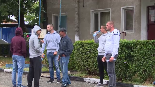 Patru tineri au fost retinuti in judetul Gorj, dupa ce ar fi incendiat o masina. "Imposibil, nu aveam cum sa ajung acolo"