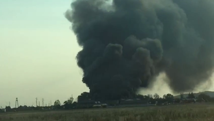 Incendiu de proportii la un depozit de deseuri de mase plastice, in Prahova. "M-am speriat, n-am vazut in viata mea asa ceva"