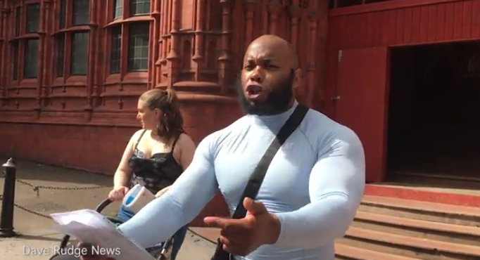 Pedeapsa primita de musulmanul care a abuzat verbal o femeie pentru ca purta blugi mulati, in Birmingham