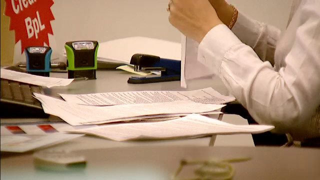 O femeie din Botosani s-a sinucis dupa ce a primit un mesaj de la banca. Ce au povestit rudele