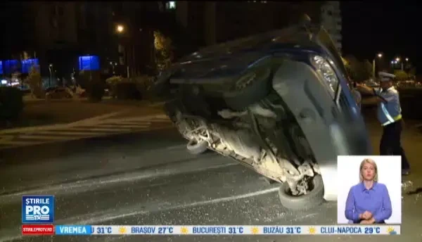 Microbuz rasturnat intr-o intersectie intens circulata din Bucuresti dupa ce a fost izbit de o masina. Declaratiile soferilor