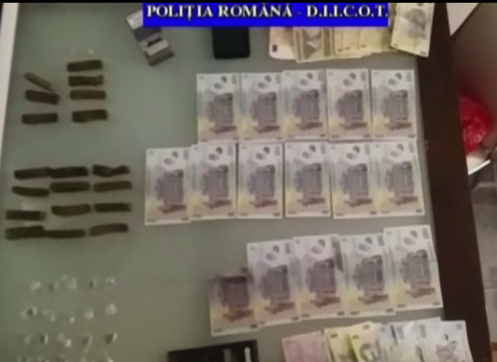 Mama si fiica din Ploiesti, arestate pentru trafic de droguri. De unde erau aduse stupefiantele
