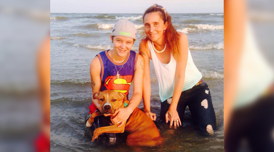 Cazul care le-a socat pe autoritatile americane: o femeie din Oklahoma s-a casatorit legal cu fiica ei biologica