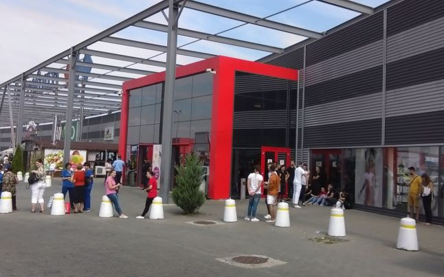 Ce s-a intamplat de fapt in mall-ul din Focsani. Motivul pentru care tanarul "Glont" a mintit ca a fost victima unei explozii
