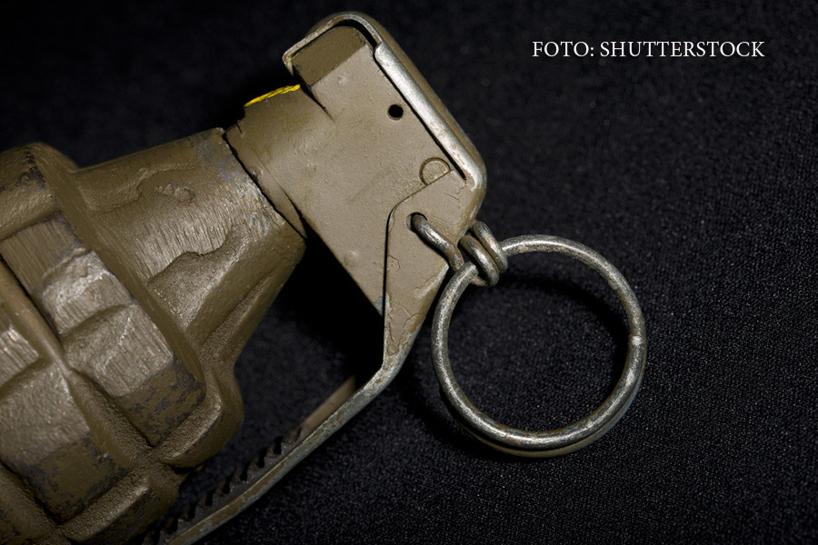 Un elev din Germania a strigat Allah Akbar in timpul orei si a aruncat o "grenada" spre profesor. Ce pedeapsa a primit