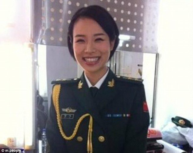 Ea este adevarata vedeta a summit-ului G20. Cum arata cea mai frumoasa femeie soldat din lume FOTO