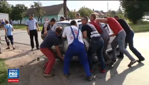 O soferita care nu a cedat trecerea a trimis 6 oameni in spital, printre care si 3 copii. Politistii au deschis dosar penal