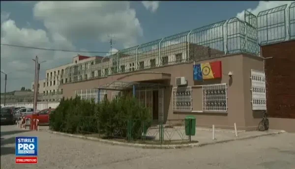 Planul autoritatilor pentru a reduce supraglomerarea din inchisori. Detinutii stau si cate 60 intr-o camera