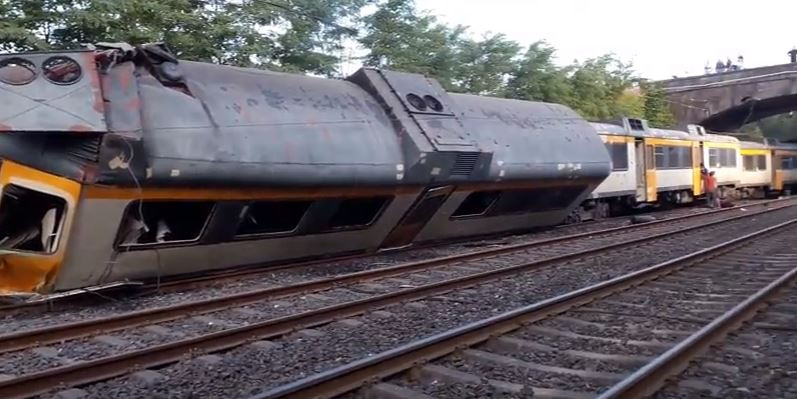 Un tren de pasageri a deraiat in Spania: sunt cel putin 4 morti si 49 de raniti. Primele imagini de la fata locului