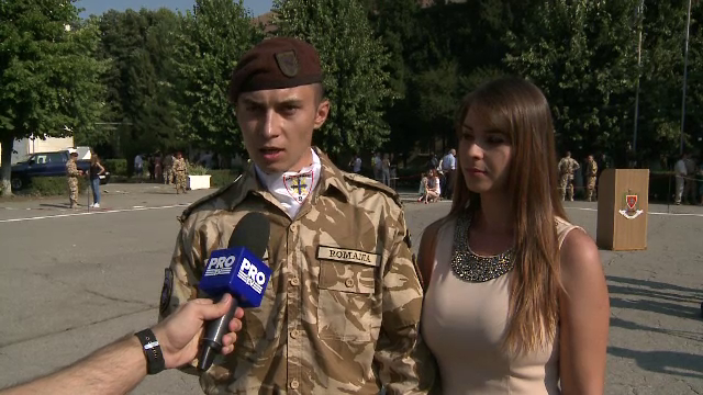 Soldatii romani s-au intors acasa, dupa 6 luni in Afganistan. Momentul emotionant in care si-au revazut sotiile si copiii