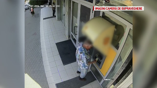 Cine este barbatul care a furat 500 de lei dintr-un bancomat din Focsani. Jaful, comis sub ochii fiicei sale