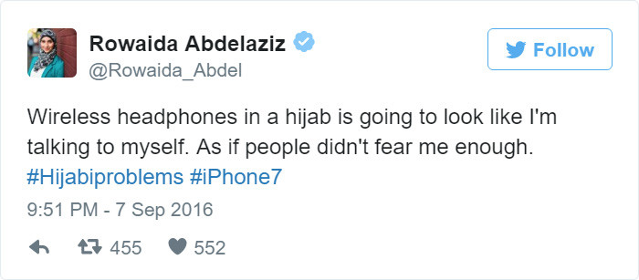 Zece reactii amuzante ale internautilor la noul iPhone 7. "Tocmai mi-am cumparat noile AirPods"