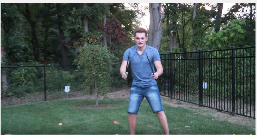 Un vlogger a vrut sa recreeze un joc in realitate, dar a ajuns la spital. Ce s-a intamplat cu tanarul. VIDEO