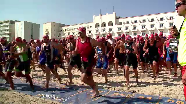 Zeci de mii de oameni au profitat de preturile mici si au mers in weekend pe litoral. Spectacolul de care au avut parte