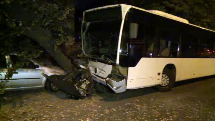 Un autobuz RATB a semanat teroare pe o strada din sectorul 5. Soferul sustine ca nu isi mai aminteste nimic