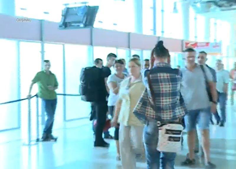 O tanara a fost ceruta in casatorie pe aeroport, insa a luat-o la fuga. Cum arata logodnicul ei