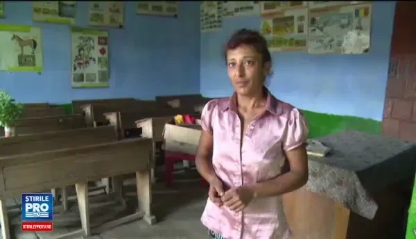 Elevii care vor merge luni sa invete intr-o scoala ce se poate prabusi oricand peste ei. Daca prinde copiii, e jale de ei