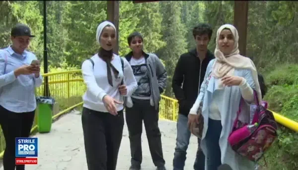 Turistii straini, fascinati de ce au gasit in vacanta petrecuta in Muntii Bucegi. Reactia unei tinere venita din Abu Dhabi