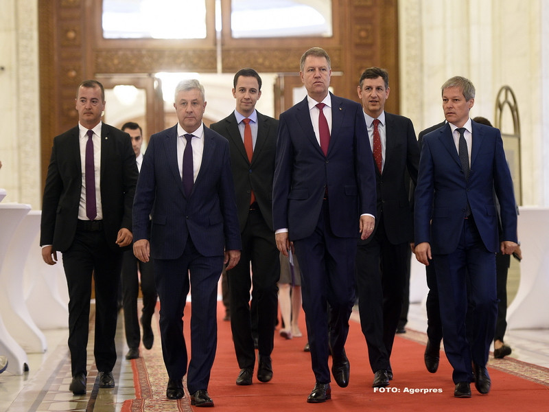 Presedintele Klaus Iohannis da semnalul "de adio" tehnocratilor: "O tara trebuie sa aiba un guvern politic. Este simplu"