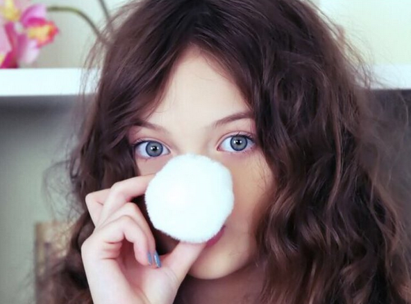 Cum s-a imbracat in prima zi de scoala "cea mai frumoasa fetita din Romania". FOTO