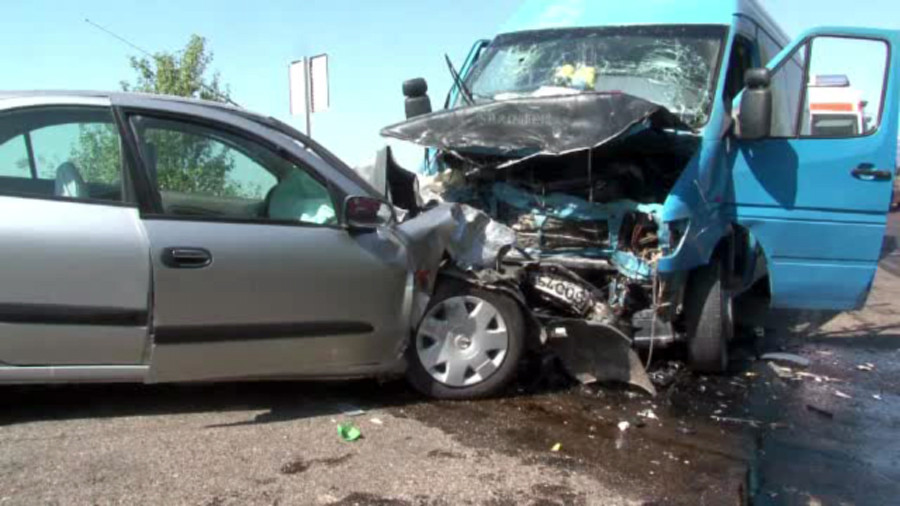 Accident cu un mort si trei raniti, pe drumul dintre Botosani si Iasi. De ce ar fi tras soferul de volan fara sa vrea