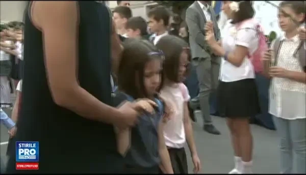 Presedintele Klaus Iohannis, catre elevi: Azi pare mai usor sa copiezi, dar va indemn sa invatati si sa fiti corecti