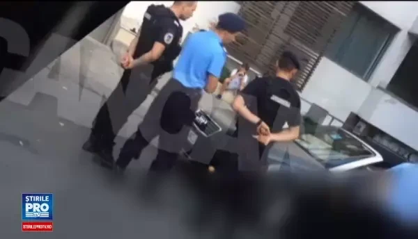 Cristian Boureanu si fiica lui Ioana, scandal in strada cu politia langa ei. Ma bate, m-a luat de par, de picioare