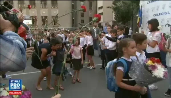 Prima zi de scoala. Structura anului scolar 2016-2017. Ce schimbari ii asteapta pe elevii care se intorc la cursuri