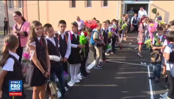 Prima zi de scoala, cu bune si cu rele. Promisiunea pe care Dacian Ciolos le-a facut-o elevilor aduce mai multe probleme