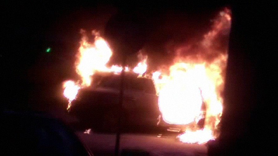 Masina in flacari, la intrarea in Mamaia. Soferul nu a avut timp nici sa scoata extinctorul