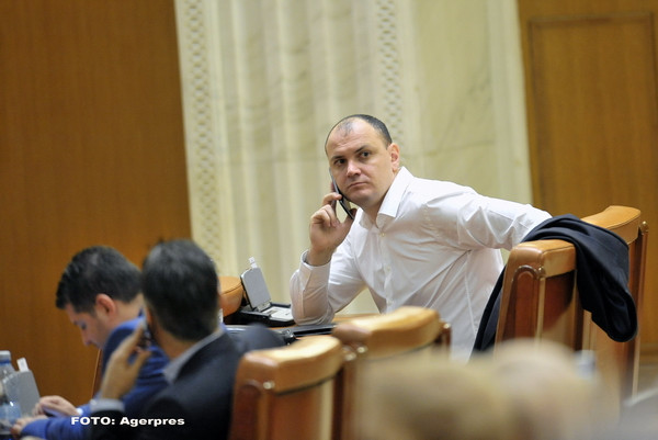 Sebastian Ghita: PRU il asteapta pe Ponta ca presedinte al partidului. Daca vine, va fi candidatul pentru functia de premier