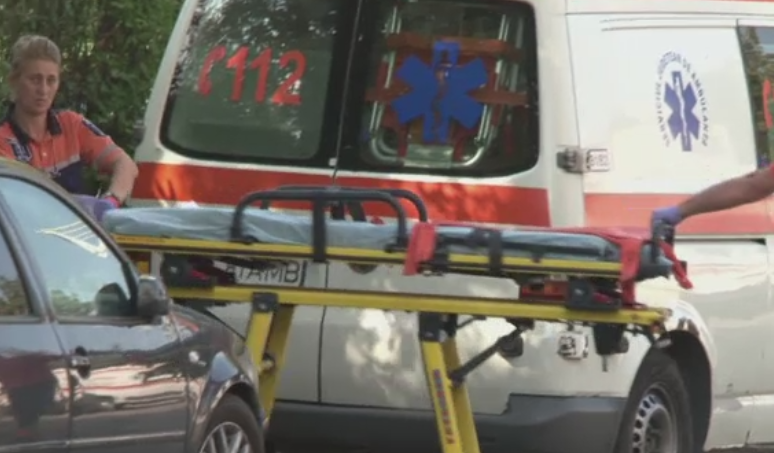 Unul dintre cei doi oameni ai strazii incendiati in Galati va fi transferat la Bucuresti. Procurorii audiaza un suspect