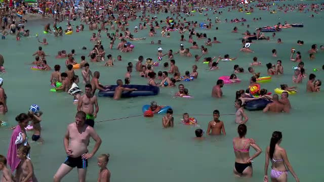 Cifra record pentru litoralul romanesc: 1 milion de turisti s-au distrat la mare. Cu ce surpriza neplacuta vine sezonul 2017