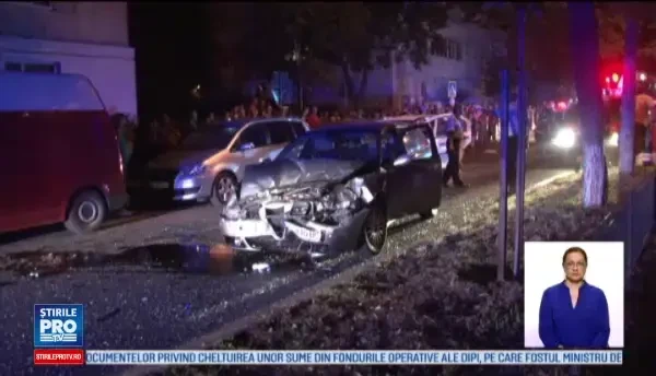 Trei masini distruse intr-un accident petrecut in Botosani. Un sofer de 27 de ani a ramas incarcerat si a fost dus la spital