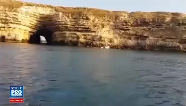 Accident auto incredibil, in Crimeea. Unde a ramas intepenita o masina