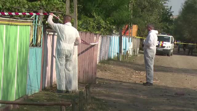 Doi soti din Vaslui, ucisi in propria casa de un vecin. Dupa crima, barbatul a mers sa bea si a adormit in sectia de politie
