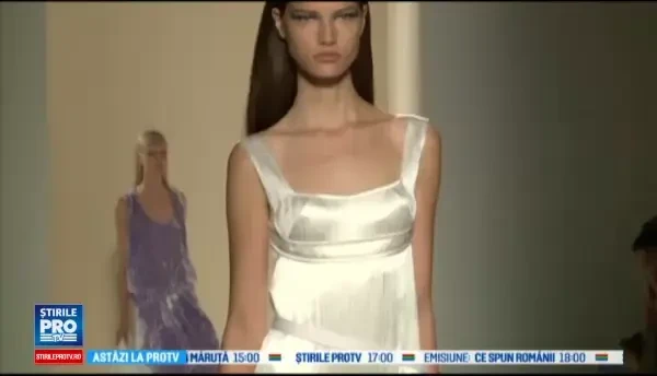 Propunerile indraznete ale Victoriei Beckham si Verei Wang la Saptamana modei de la New York. Cine a participat la show