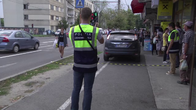 Un barbat in varsta de 72 de ani, ranit de o masina care mergea cu spatele. Sotia sa: "I-a facut genunchii praf"