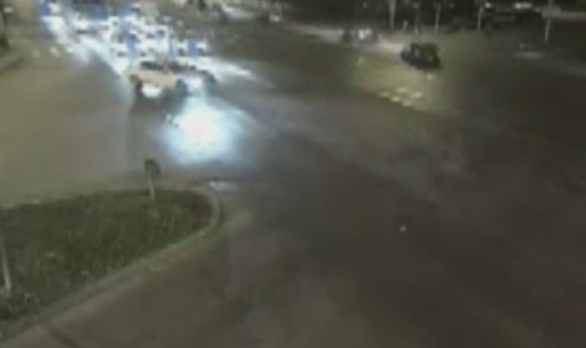 Teribilism la volan, in Timisoara. Un tanar a fost filmat in timp ce facea drifturi intr-o intersectie aglomerata