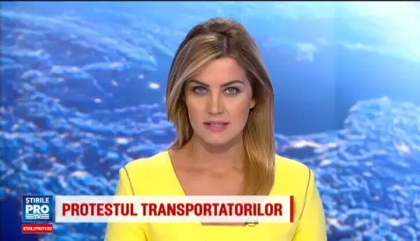 Carmen Iohannis, la volanul unei masini decapotabile alaturi de trei eleve din clasa ei. Unde se duceau. VIDEO