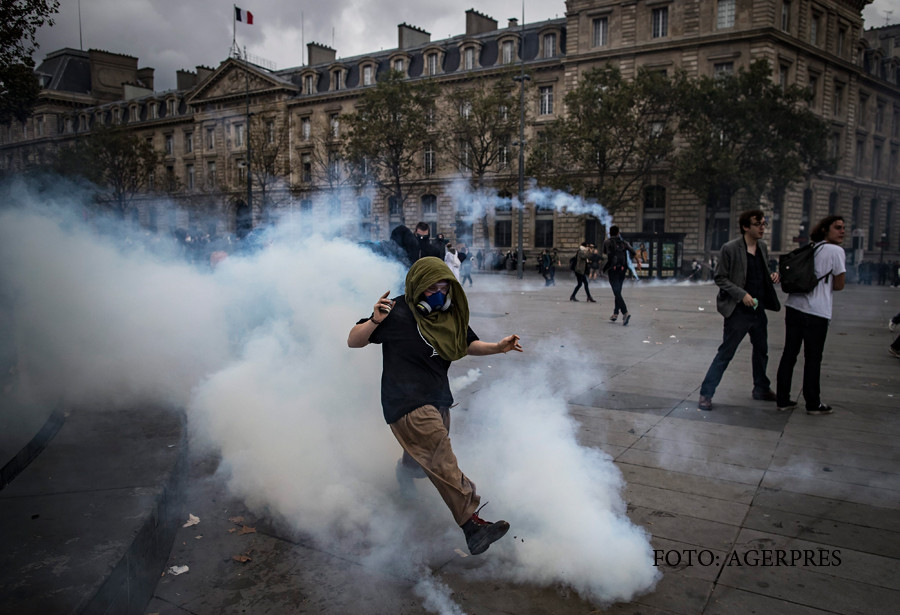 Lupte de strada in Paris, din cauza reformei Codului Muncii. Manifestantii s-au razbunat pe fortele de ordine