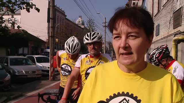 Trei belgieni se ocupa de o cauza nobila in Romania: ingrijirea la domiciliu a batranilor de la tara. Ce suma vor sa stranga